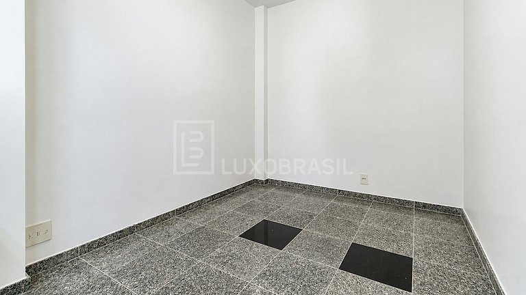 LB - RJ80 5-Bedroom House, 2,200 m² for Long-Term Rental at