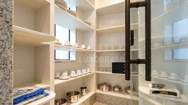 LB - RJ80 Casa de 05 habitaciones, 2.200 m² alquiler de larg