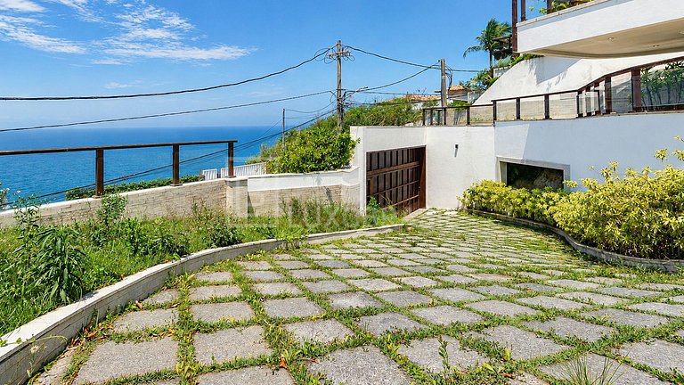 LB - RJ80 5-Bedroom House, 2,200 m² for Long-Term Rental at