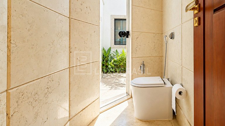 LB - RJ80 5-Bedroom House, 2,200 m² for Long-Term Rental at