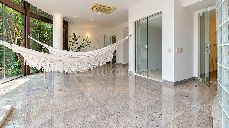 LB - RJ80 5-Bedroom House, 2,200 m² for Long-Term Rental at
