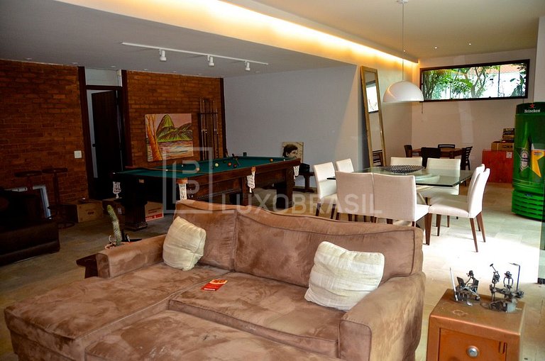 Casa com 5 suites em condomínio na Barra da Tijuca