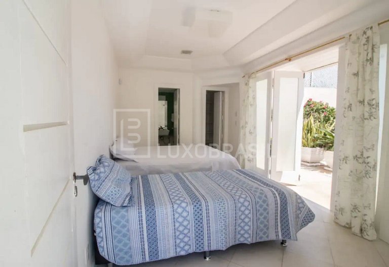 LUXOBRASIL #BZ40 Casa da Baleia 05 Bedrooms Beachfront Vacat